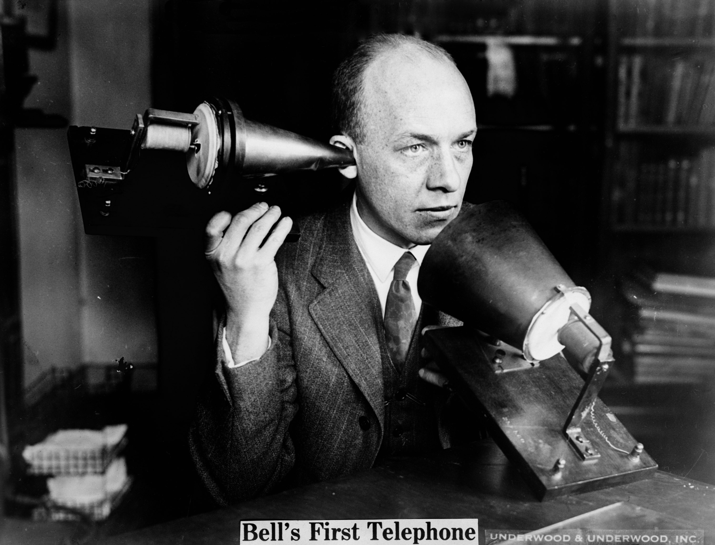 История изобретения телефона. Телефон 1876 Белл.